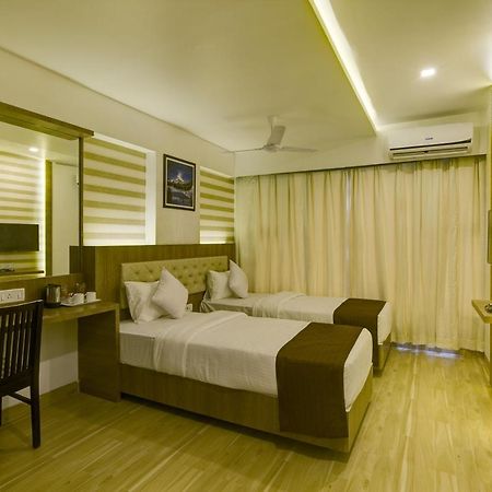 Crown Inn Panvel Esterno foto