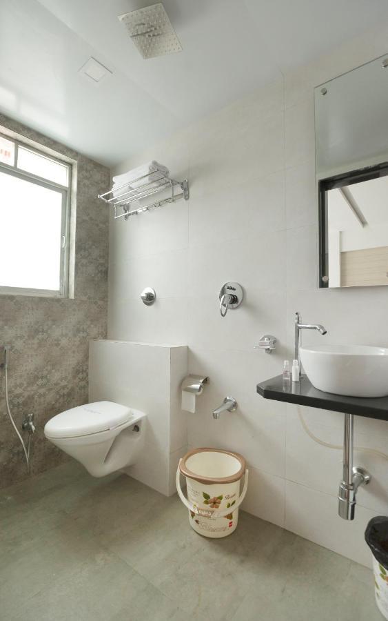 Crown Inn Panvel Esterno foto
