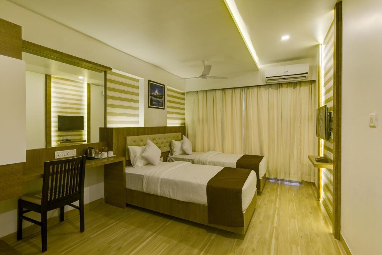 Crown Inn Panvel Esterno foto